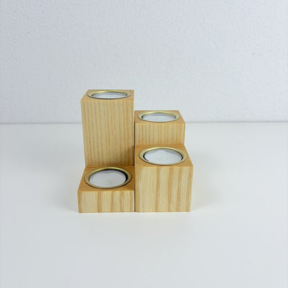 Elegantes 4er Set Teelichthalter aus massiver Esche mit edlen Messingeinsätzen
