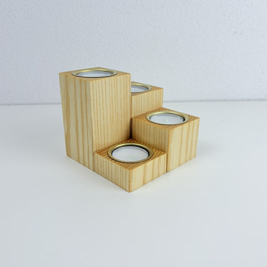 Elegantes 4er Set Teelichthalter aus massiver Esche mit edlen Messingeinsätzen