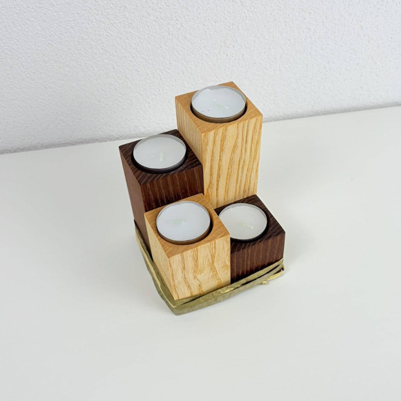 Elegantes 4er Set Teelichthalter aus massiver Esche und geräuchterter Akazie