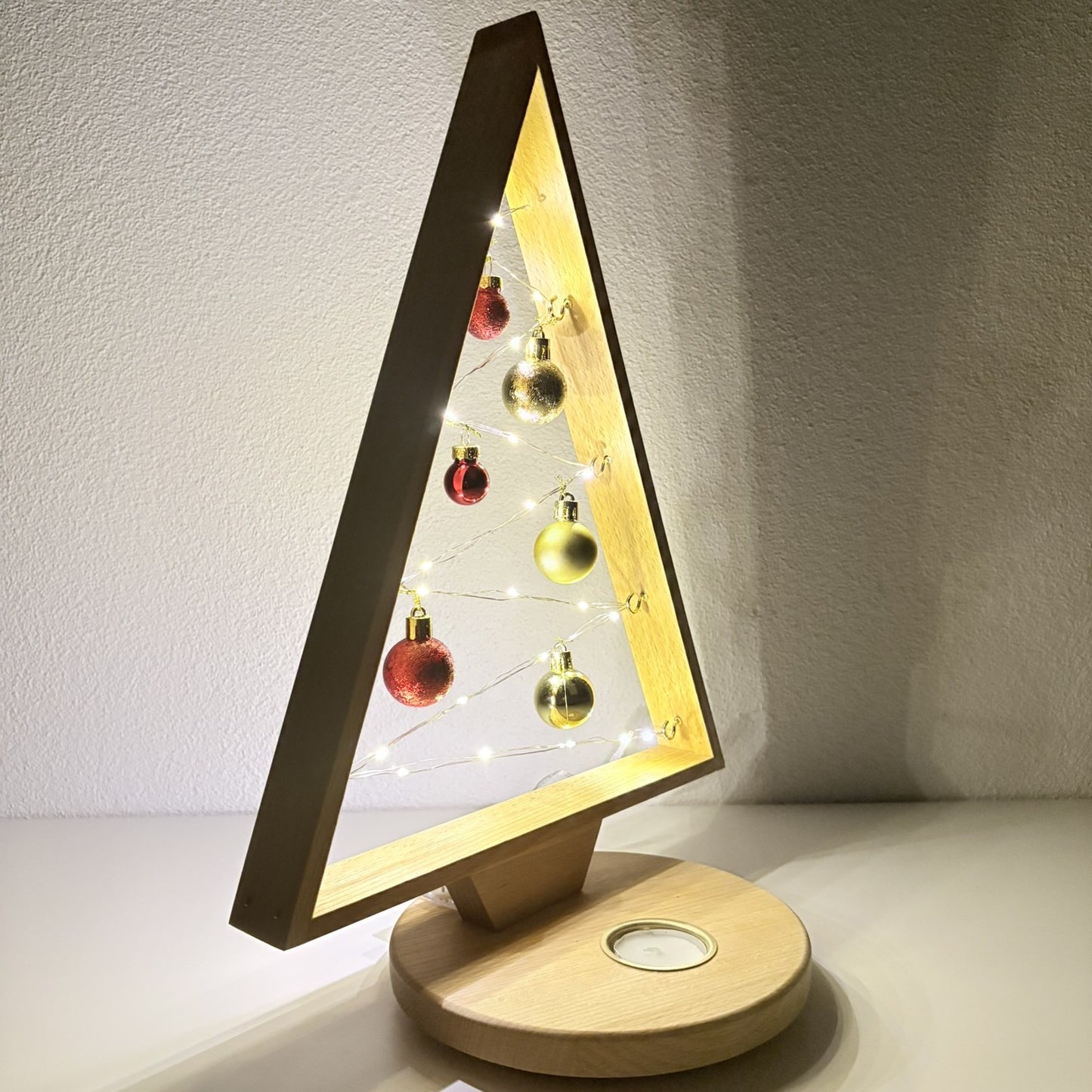 Gloria | Handgefertigter Weihnachtsbaum aus Buchenholz mit Messingeinsatz für Teelicht
