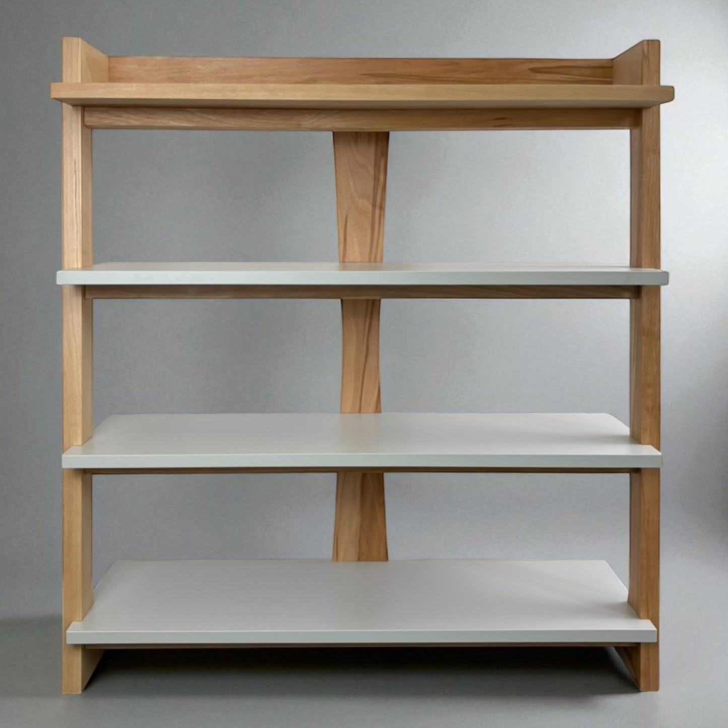 Design Massivholz-Beistellregal aus Kernbuche