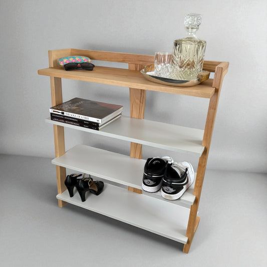 Design Massivholz-Beistellregal aus Kernbuche