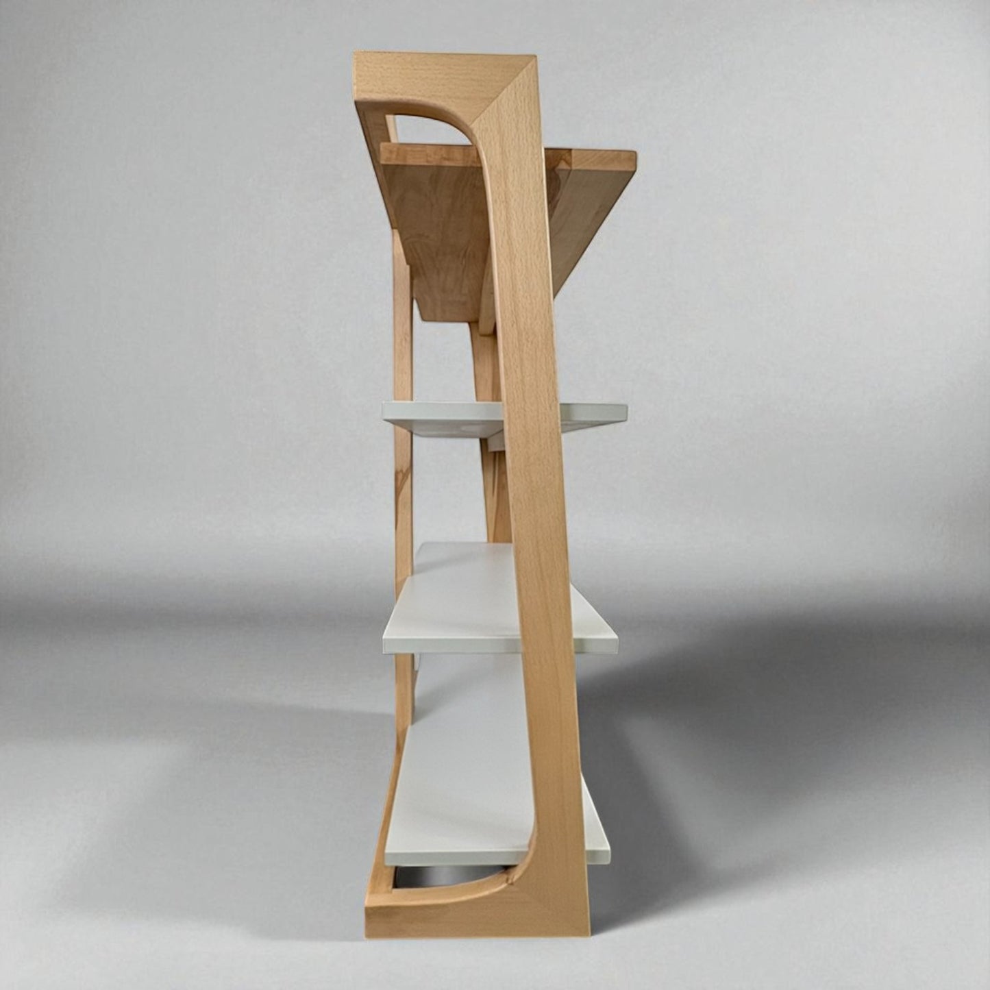 Design Massivholz-Beistellregal aus Kernbuche