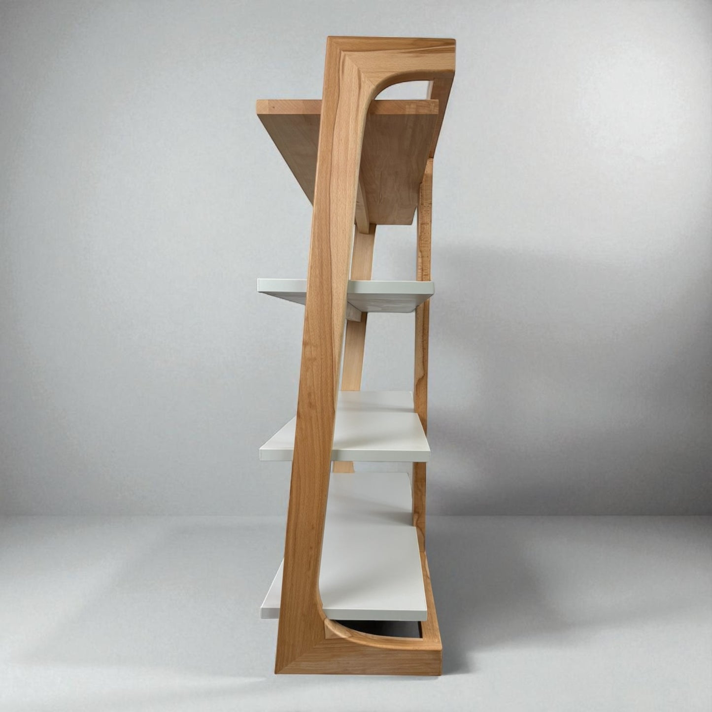 Design Massivholz-Beistellregal aus Kernbuche