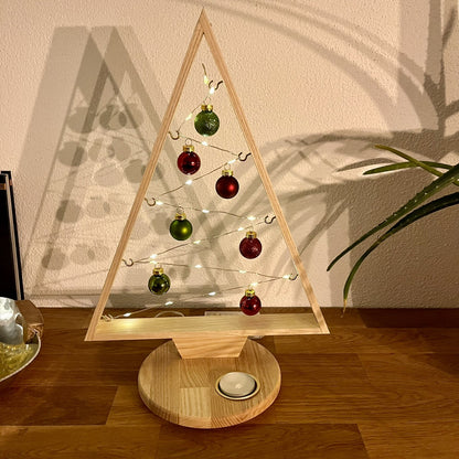 Lucia | Handgefertigter Weihnachtsbaum aus Eschenholz mit Messingeinsatz für Teelicht