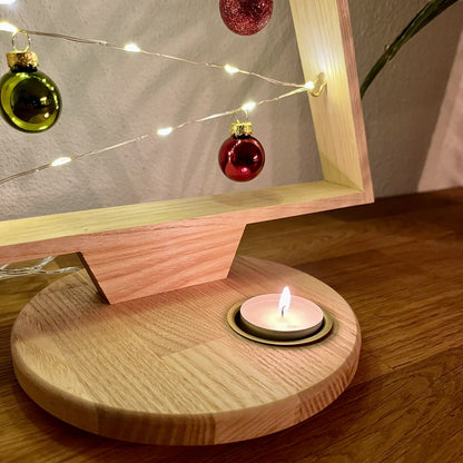 Lucia | Handgefertigter Weihnachtsbaum aus Eschenholz mit Messingeinsatz für Teelicht
