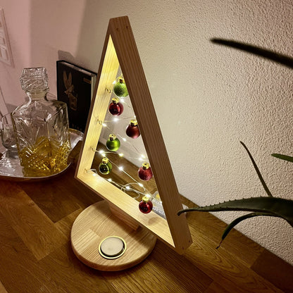 Lucia | Handgefertigter Weihnachtsbaum aus Eschenholz mit Messingeinsatz für Teelicht