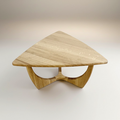 Design Couchtisch aus massiver Eiche - Drei Seiten, ein Statement